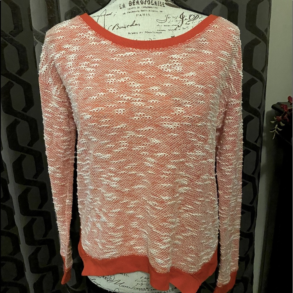 Red / white sweater